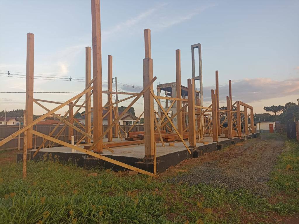 Pilares da CASA AR em Treze Tílias, Santa Catarina - BORAnaOBRA Construtora